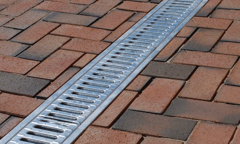 lotok-plastikovyy-ili-betonnyy